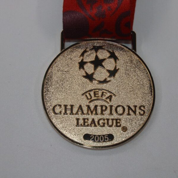 Medalla Final Champions League 04/05