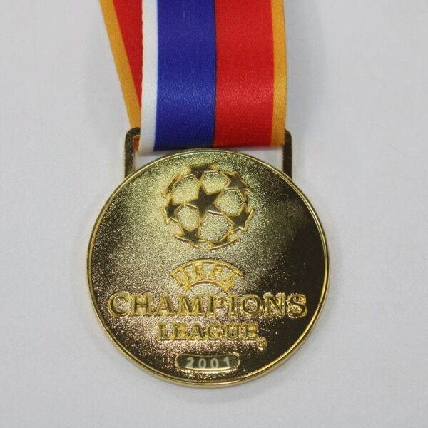 Medalla Final Champions League 01/02