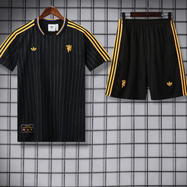 Conjunto de calentamiento Manchester United negro