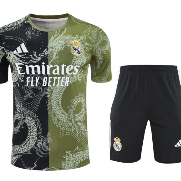 Conjunto de calentamiento Real Madrid dorado y negro