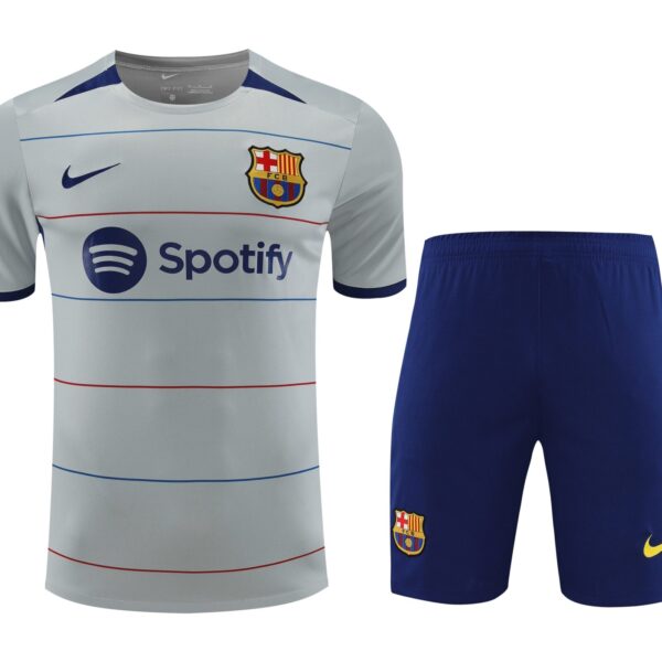 Conjunto de calentamiento FC Barcelona gris con rayas