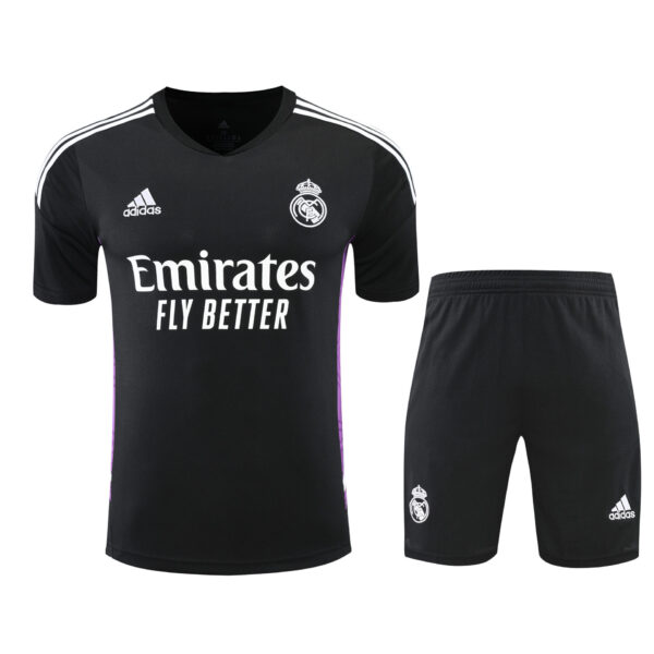 Conjunto de calentamiento Real Madrid negro y morado