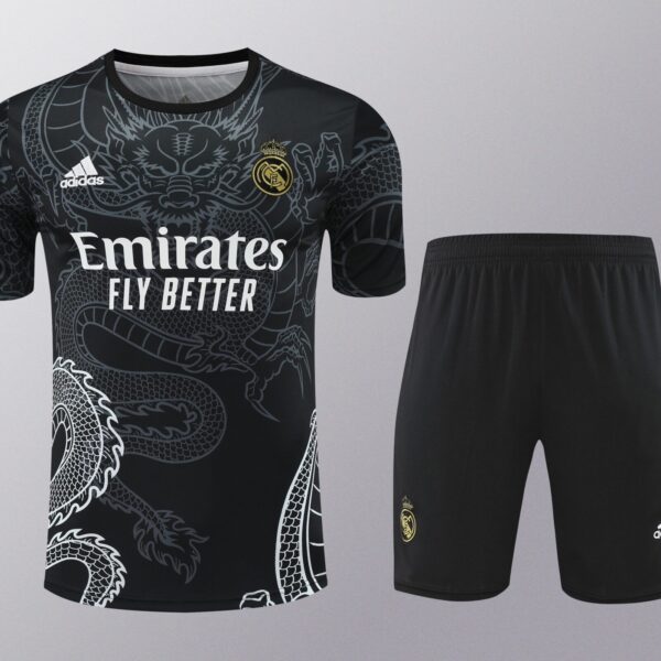 Conjunto de calentamiento Real Madrid dragón negro