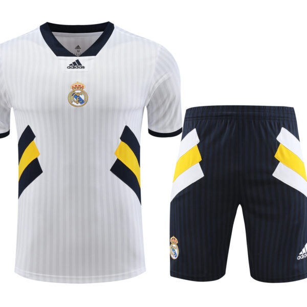 Conjunto de calentamiento Real Madrid blanco rayas